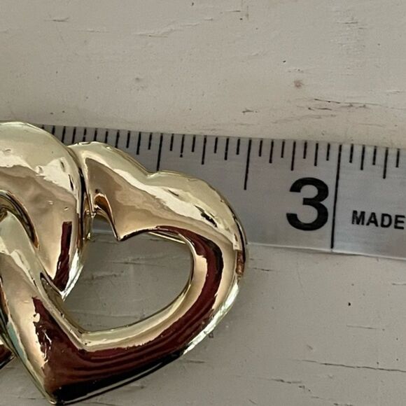 Vintage 2.75” gold tone large double intertwined heart brooch - Picture 6 of 7